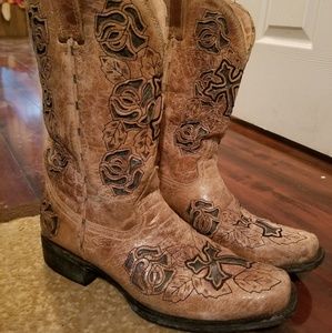 Corral boots